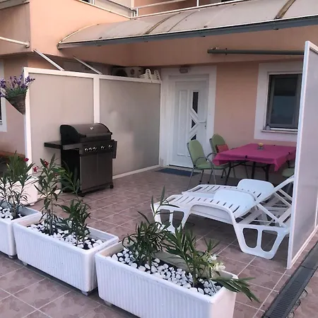 Ana * Cavtat
