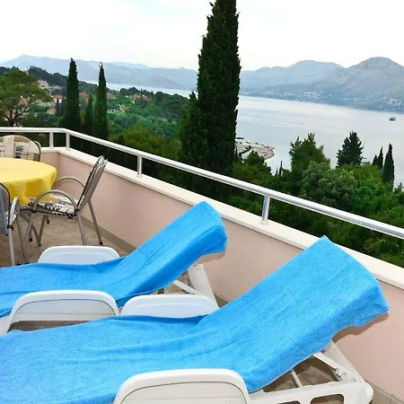 Ana * Cavtat